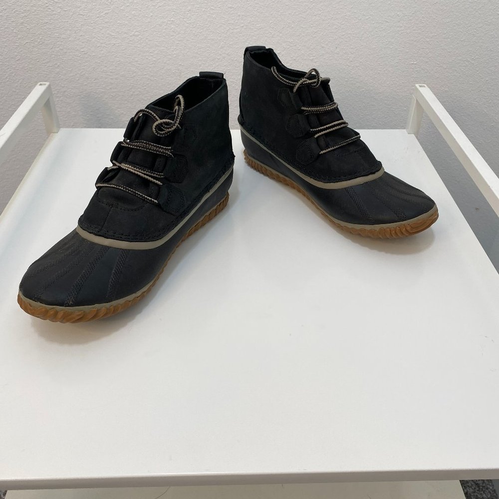 Sorel Out N About Black Waterproof Duck Boots Size 9